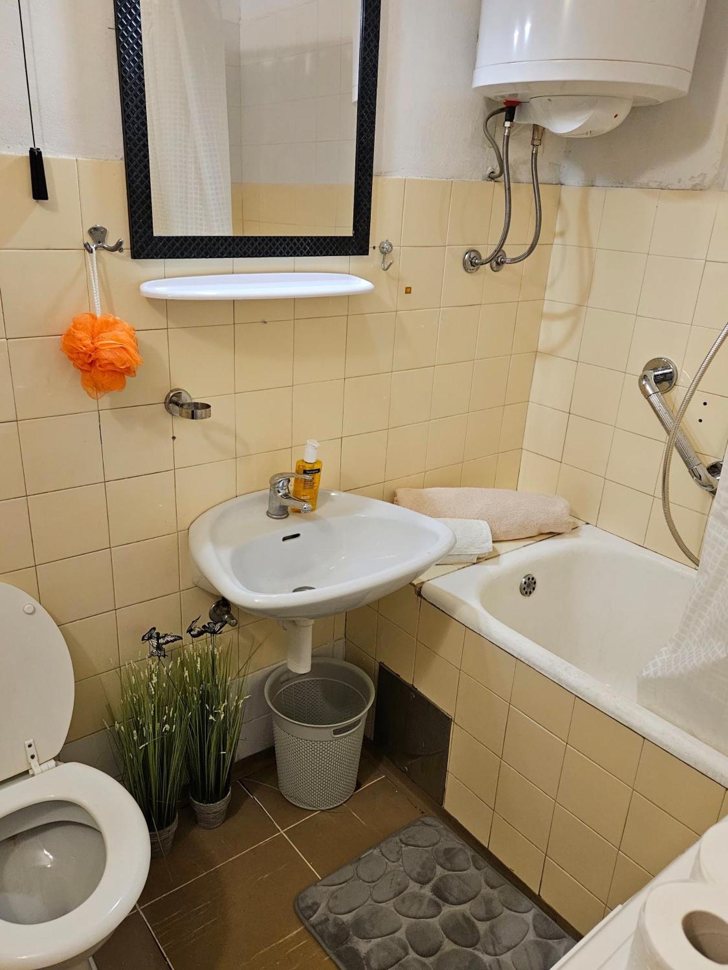 Gust House Split Appartement Buitenkant foto